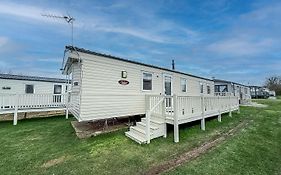 Lovely 6 Berth Caravan Nearby Hunstanton Beach In Norfolk Ref 23020T